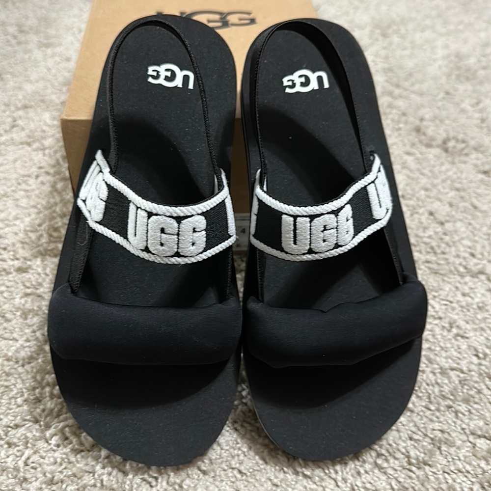 New Black UGG K Zuma Sling Sz 4